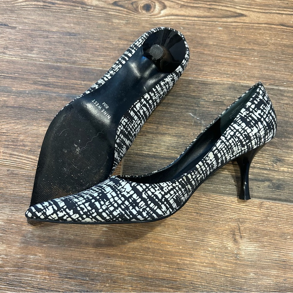 Nine West Black & White Graphic Print Heels - Size 8.5M - Picture 12 of 16